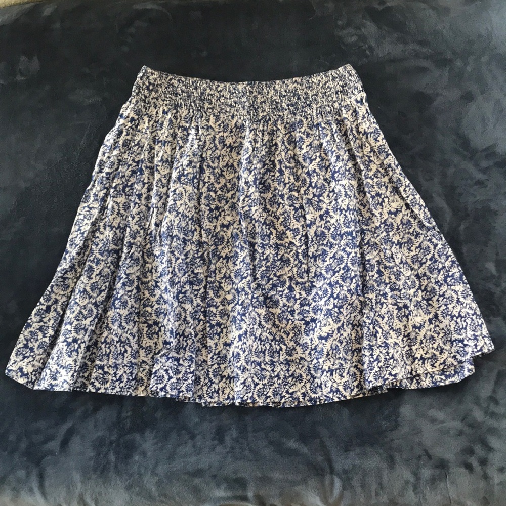 Izod Floral Blue and White Skirt